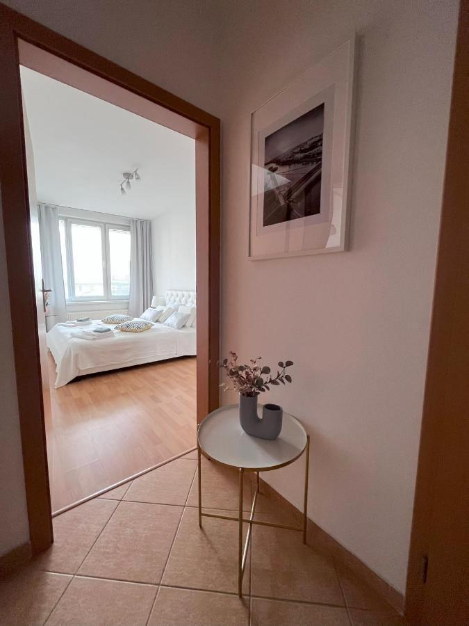 2 Room Apartment With Terrace, New Building, Jegeho Братислава Екстериор снимка