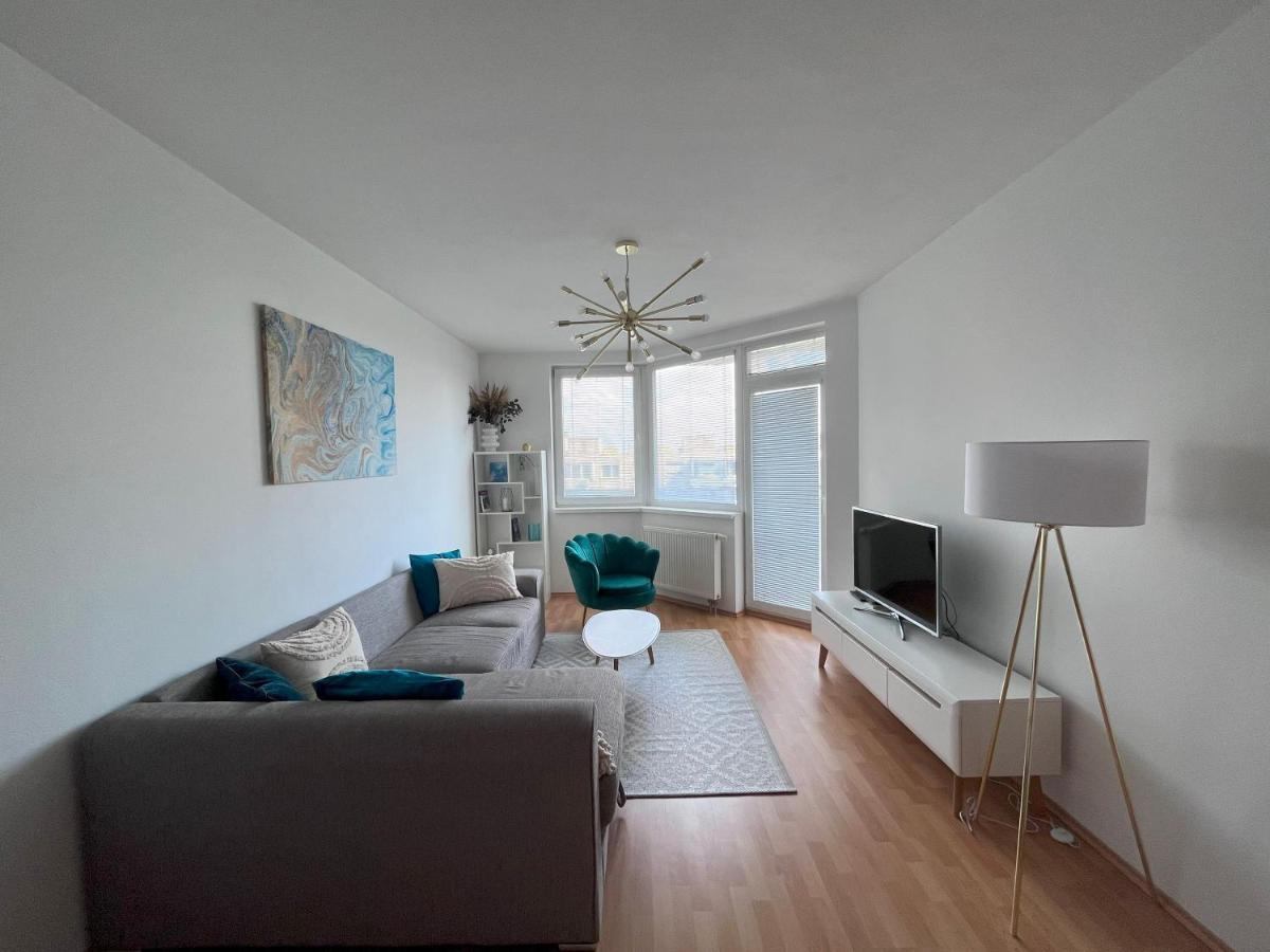 2 Room Apartment With Terrace, New Building, Jegeho Братислава Екстериор снимка